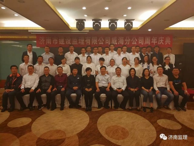 全体员合影.jpg 全体员合影.jpg